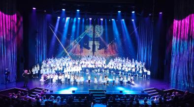 chór Miłosierni w Teatrze Muzycznym w Gdyni podczas koncertu