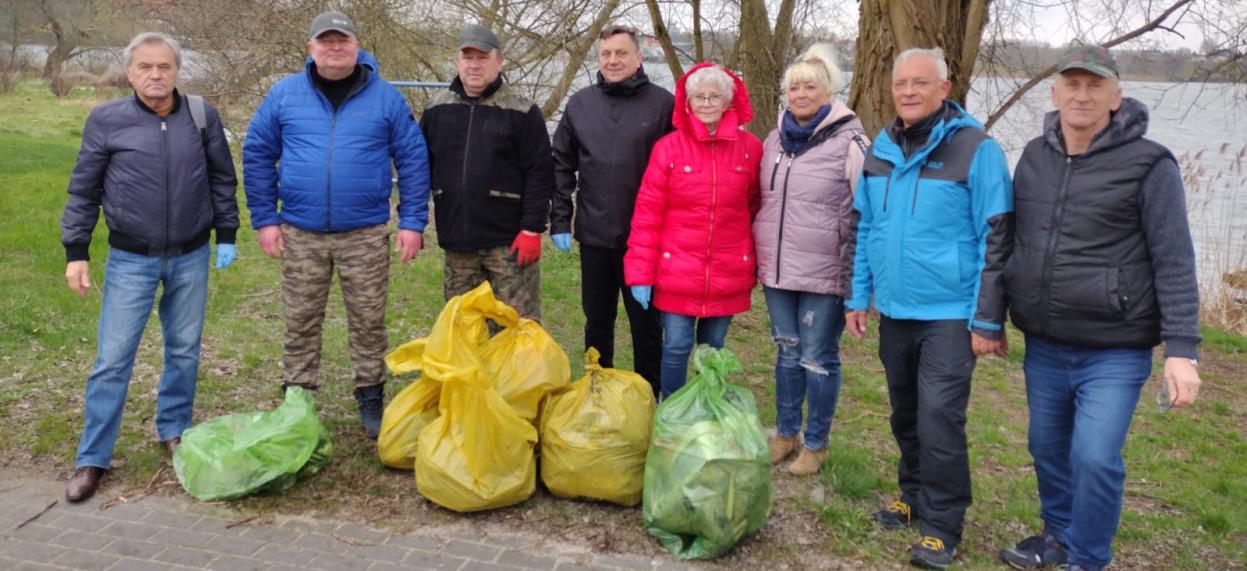 sprzątanie świata przez radnych