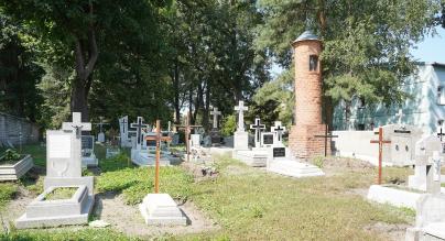 renowacja nagrobków na starym cmentarzu