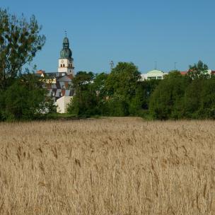 Widok na kościół z kładki