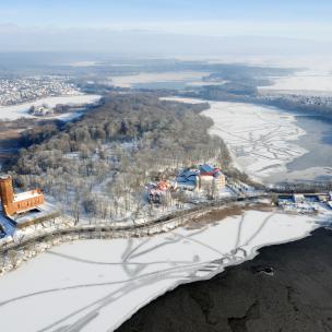 zamarzające jezioro