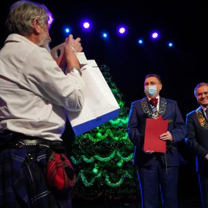 wręczenie nagród specjalnych burmistrza