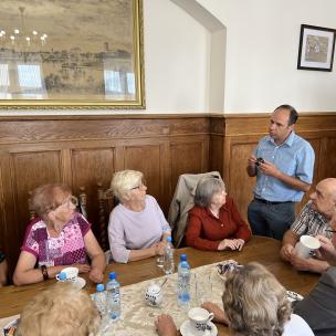 wręczenie opasek bezpieczeństwa w ratuszu