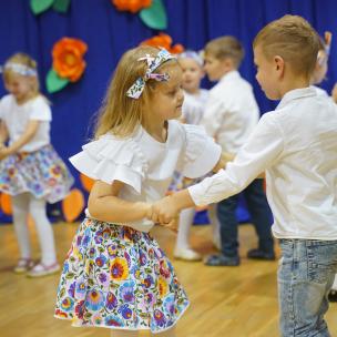 DZIEŃ NAUCZYCIELA W CZŁUCHOWSKIM PRZEDSZKOLU