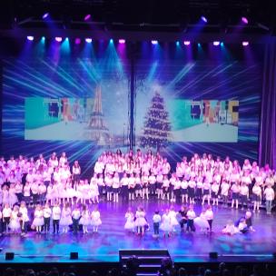 chór Miłosierni w Teatrze Muzycznym w Gdyni podczas koncertu