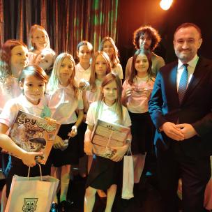 chór Miłosierni w Teatrze Muzycznym w Gdyni podczas koncertu