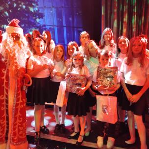 chór Miłosierni w Teatrze Muzycznym w Gdyni podczas koncertu